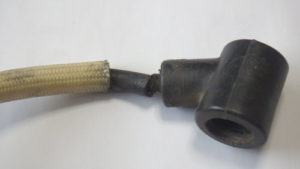 丸山製作所製の古い刈払機（草刈機）MB320の修理記録 亀裂の入ったキャップ
