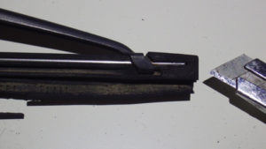 スバルサンバトランスポーターワイパー交換破損ゴムのストッパーと穴の取り付け部分